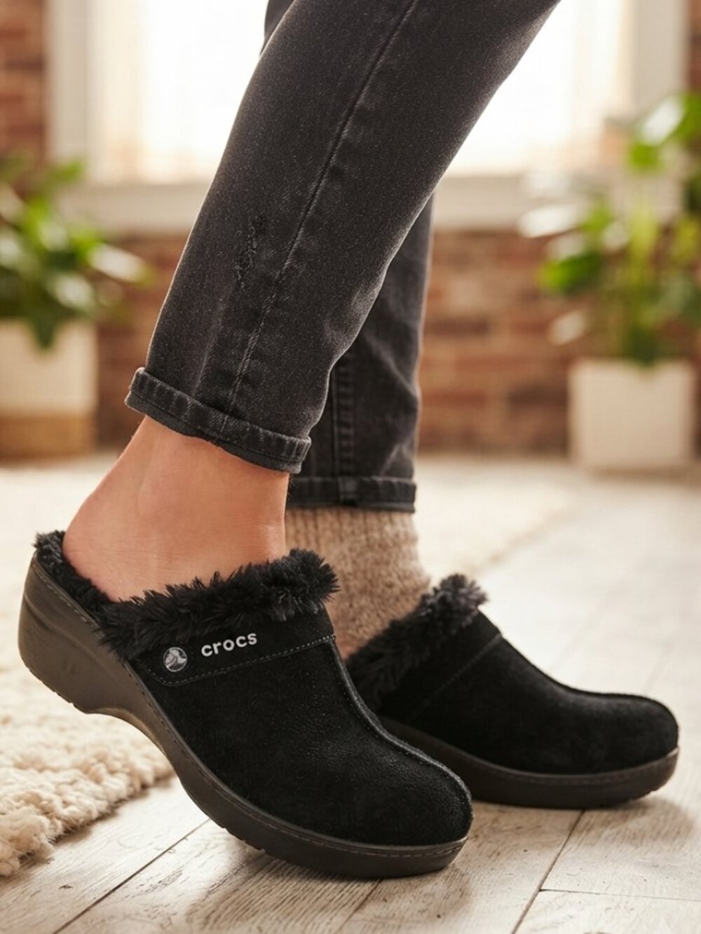 Crocs Cobbler Black Suede Faux-Fur Clog Mules Slip On Women's - Size 10